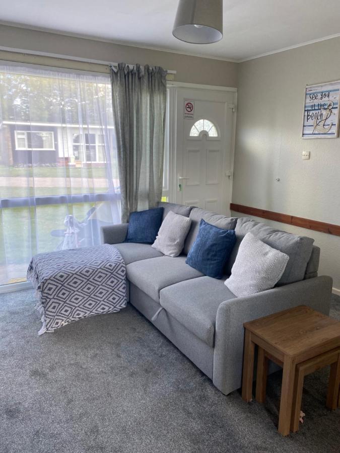 Sunee Holidays Chalet Apartment เฮมสบี ภายนอก รูปภาพ