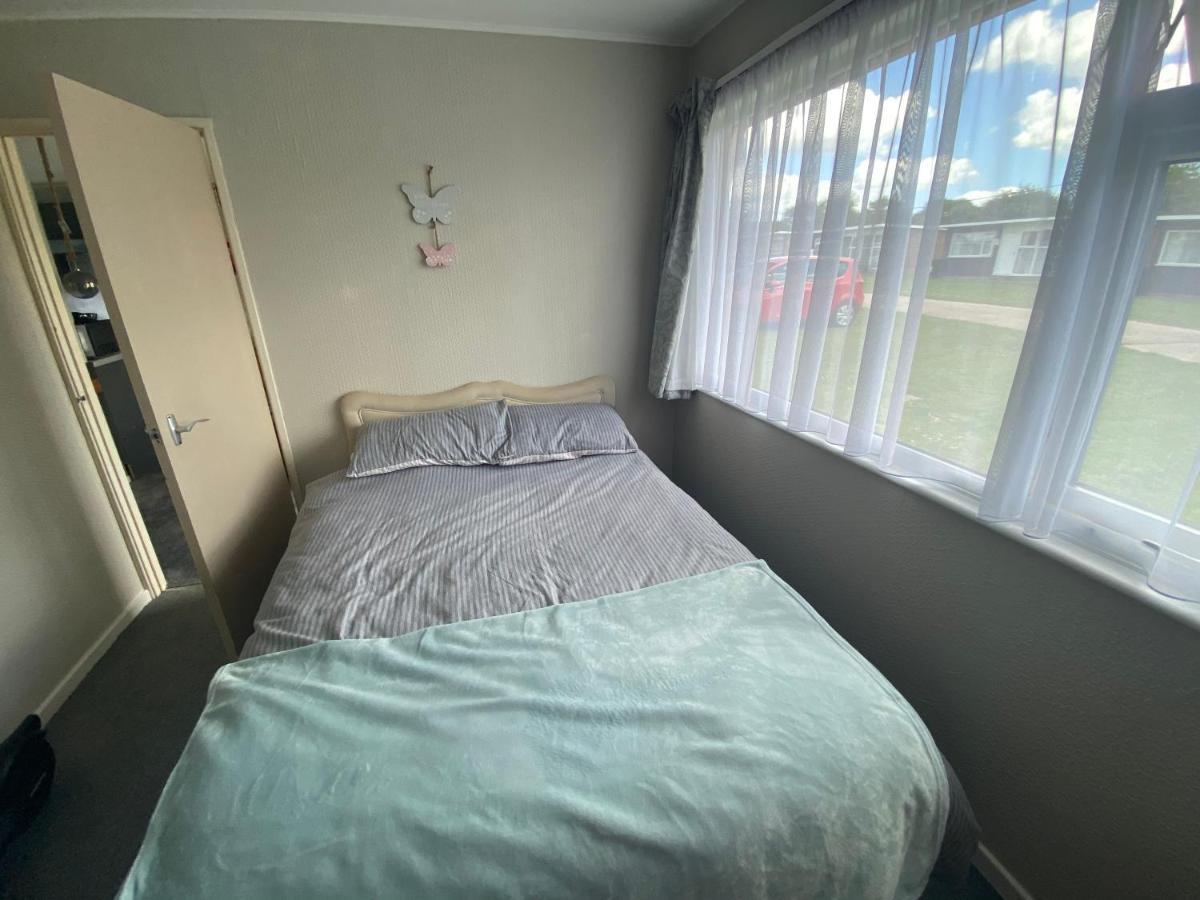 Sunee Holidays Chalet Apartment เฮมสบี ภายนอก รูปภาพ
