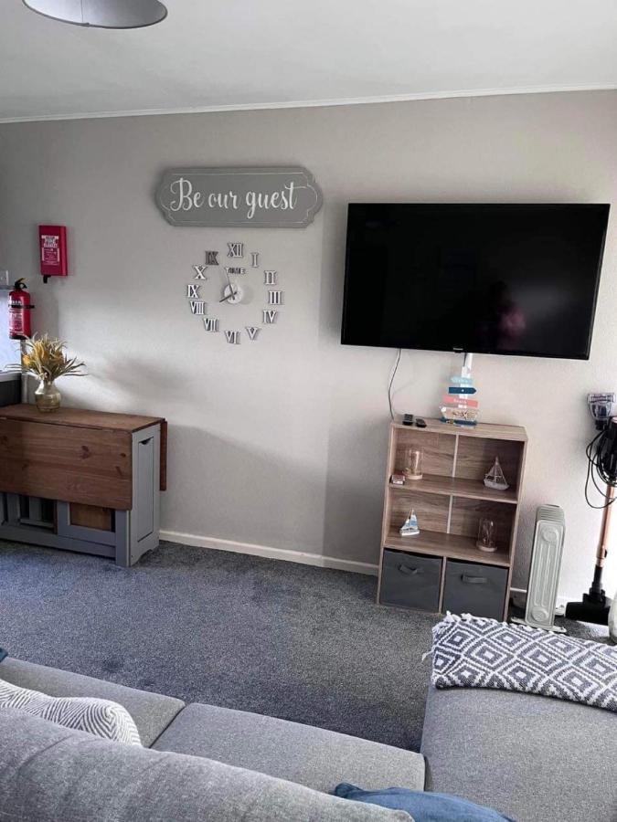 Sunee Holidays Chalet Apartment เฮมสบี ภายนอก รูปภาพ